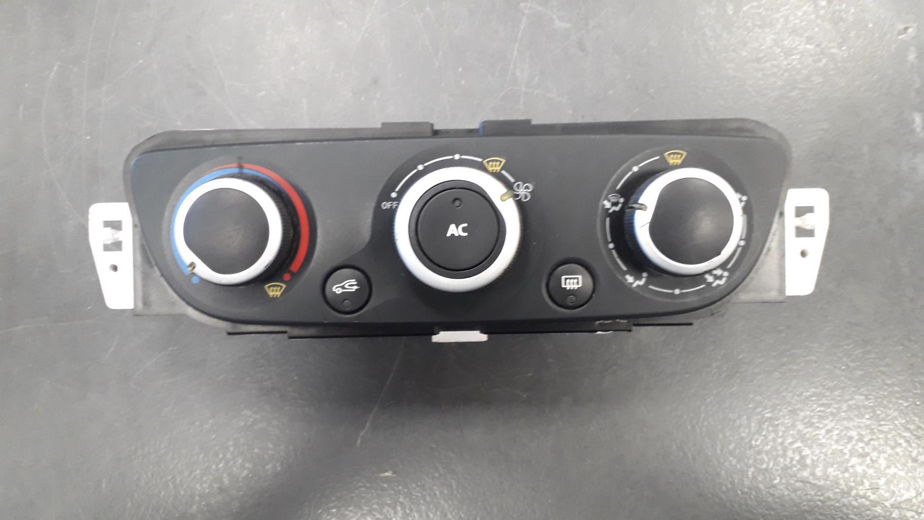 Commande chauffage RENAULT MEGANE 3 PHASE 1  - 1