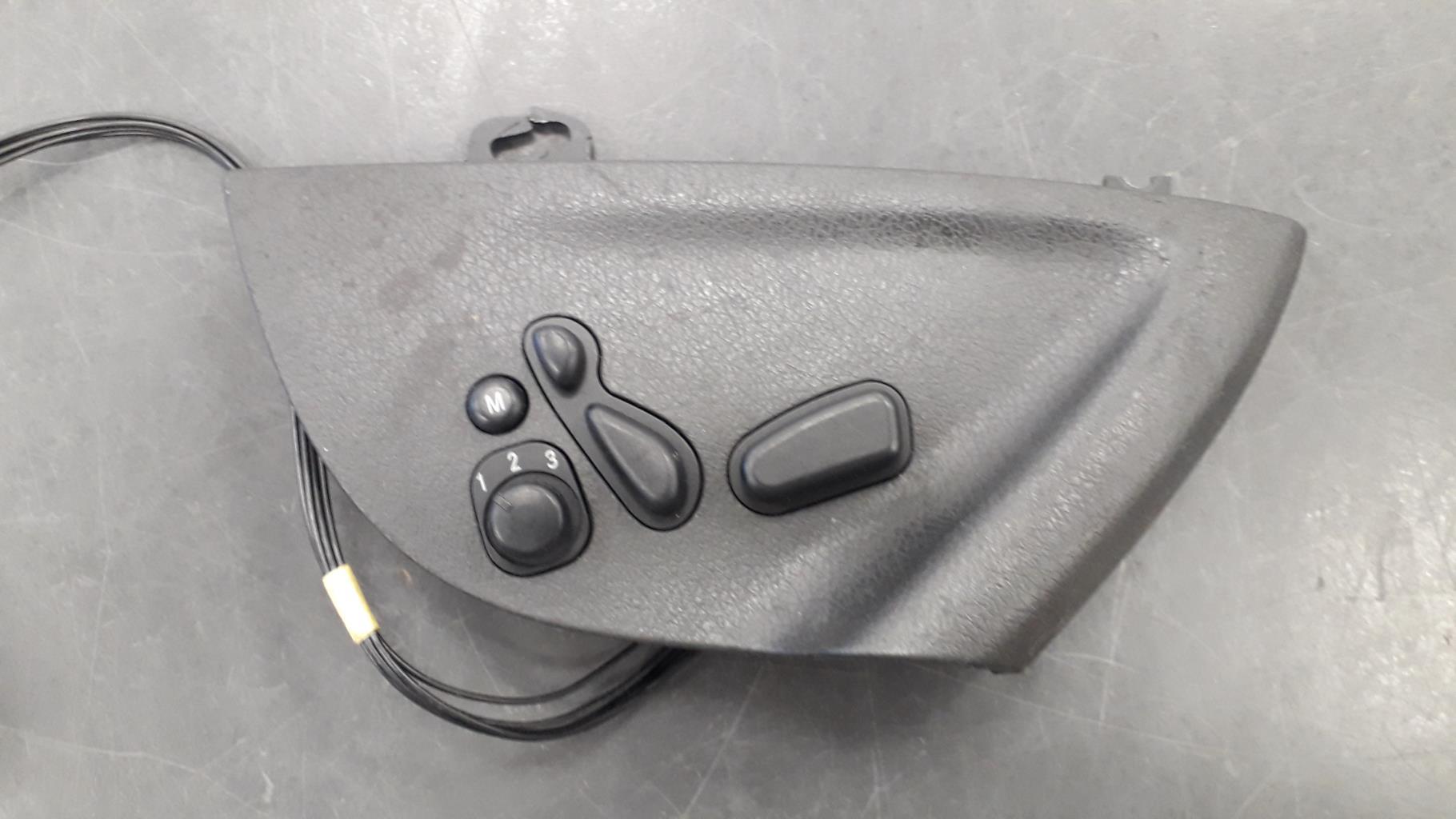 Commande de reglage de siege MERCEDES CLASSE CLK 209 COUPE Diesel - 1