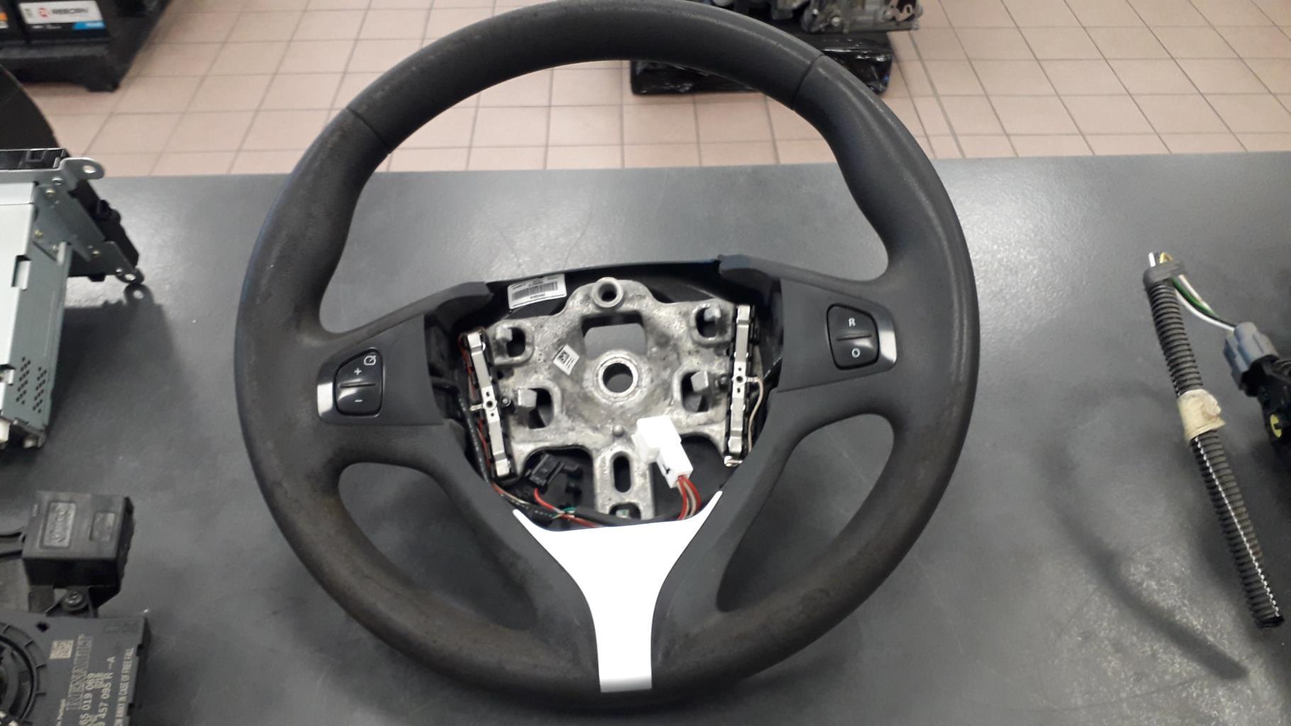 Volant RENAULT CLIO 4 PHASE 1  - 1