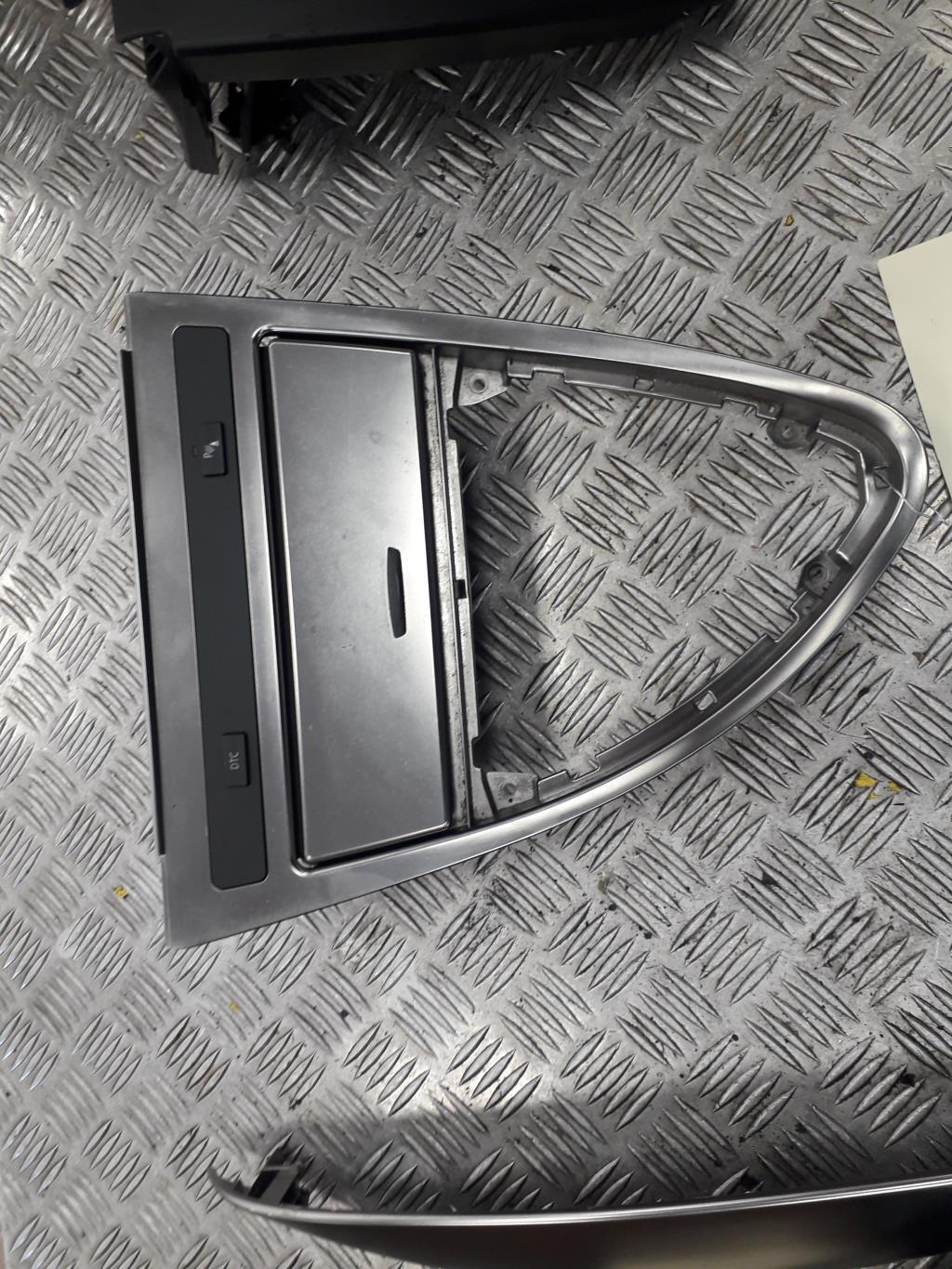 Console central (interieur plastique) BMW SERIE 6 E63 COUPE PHASE 1  - 1