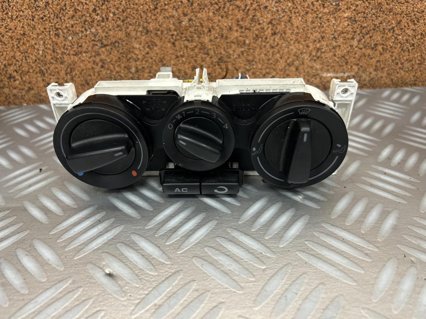 Commande chauffage VOLKSWAGEN GOLF 4 Essence - 1