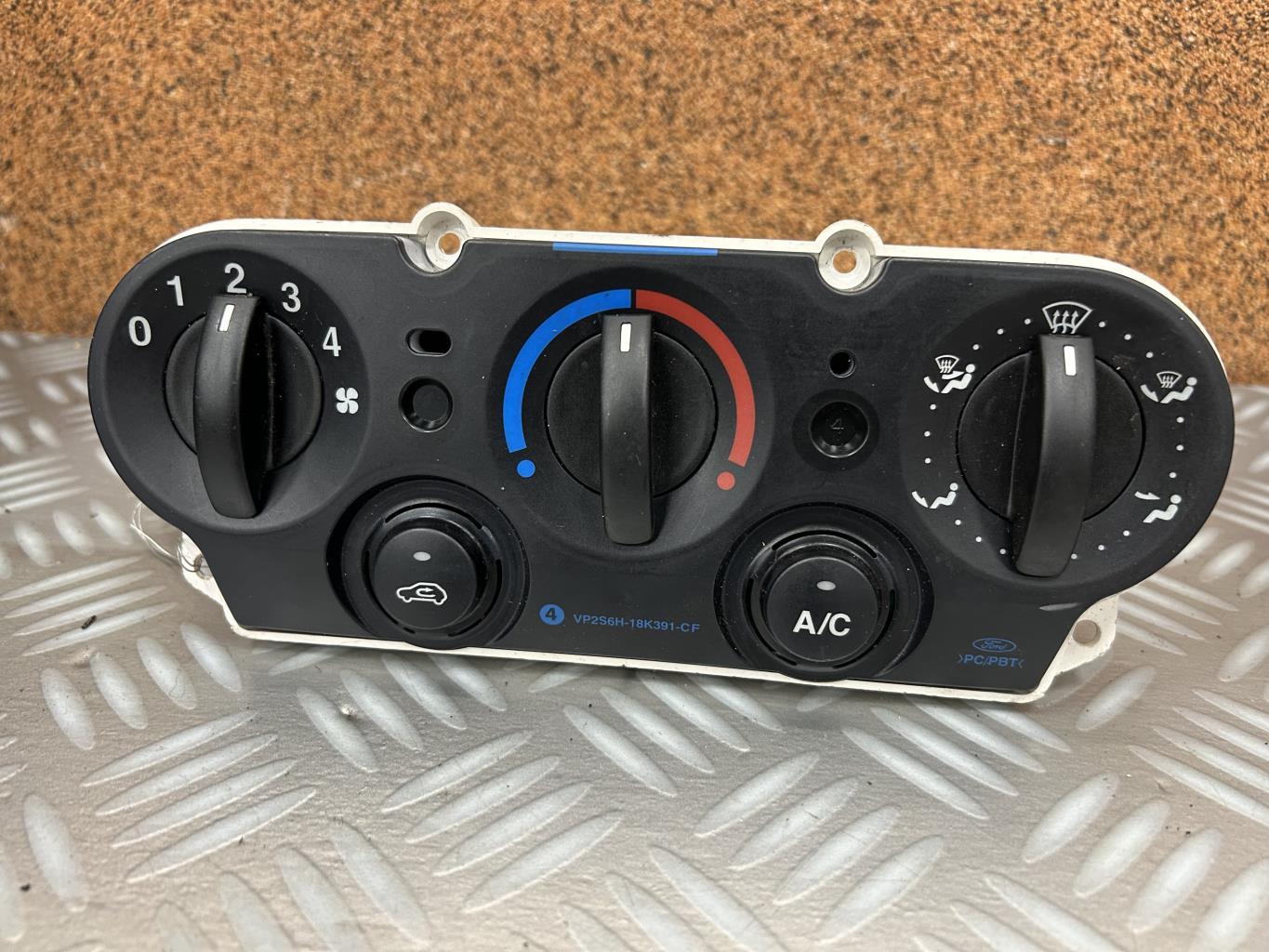 Commande chauffage FORD FIESTA 5 PHASE 1 Essence - 1