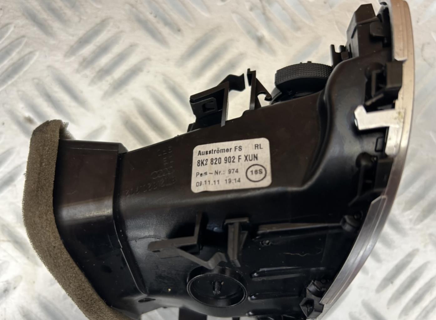 Bocchetta aerazione cruscotto AUDI A4 3 PHASE 1  - 1