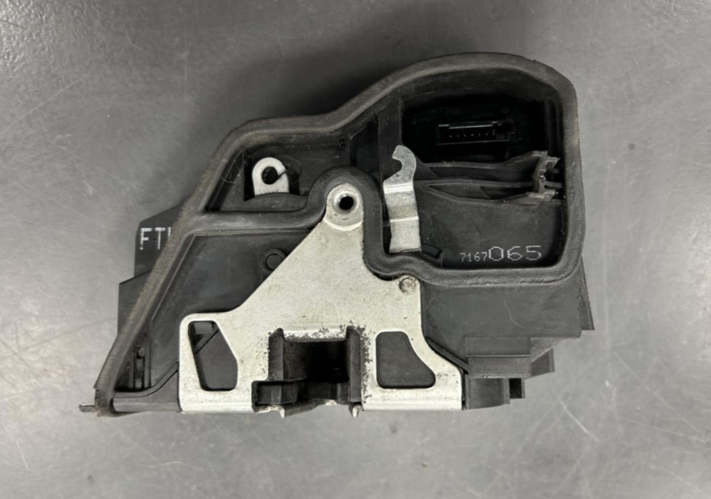 Serrure avant gauche BMW X3 E83 PHASE 1 Diesel - 1