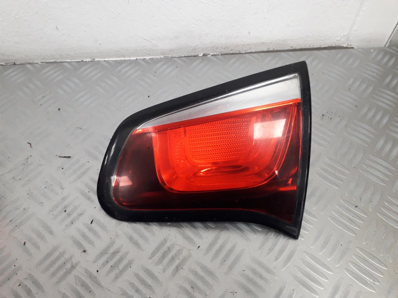 Feu arriere secondaire droit (feux) CITROEN C3 2 PHASE 1 Essence - 1