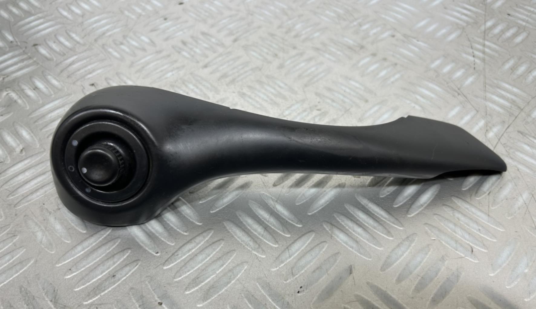 Commande retroviseurs RENAULT CLIO 3 PHASE 1 Diesel - 1