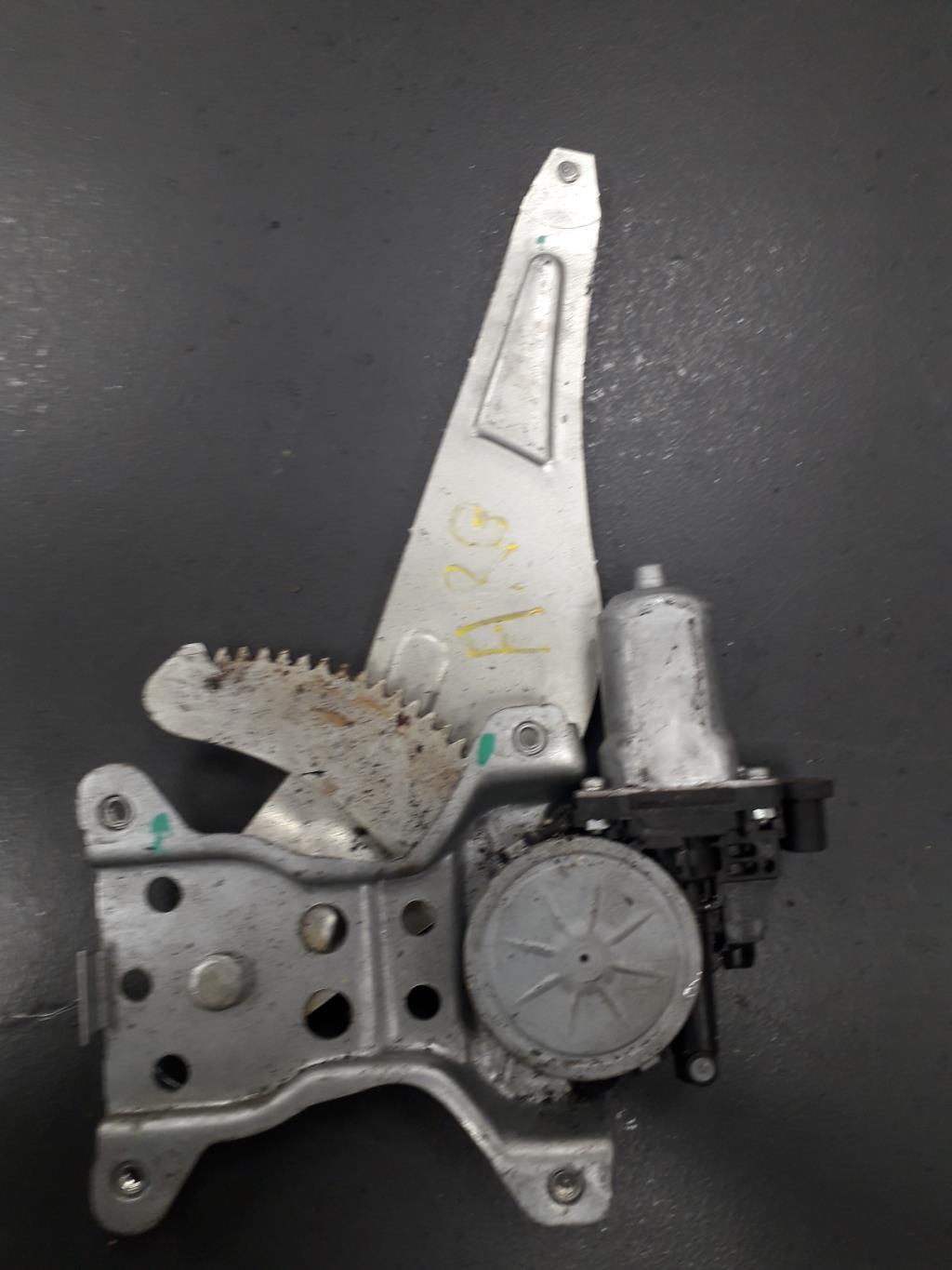 Alzacristalli elettrico posteriore sinistro SUZUKI SWIFT 3 Gasolina - 1