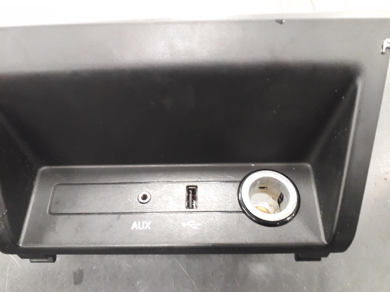 Prise port USB SKODA FABIA 3 PHASE 1 Diesel - 1