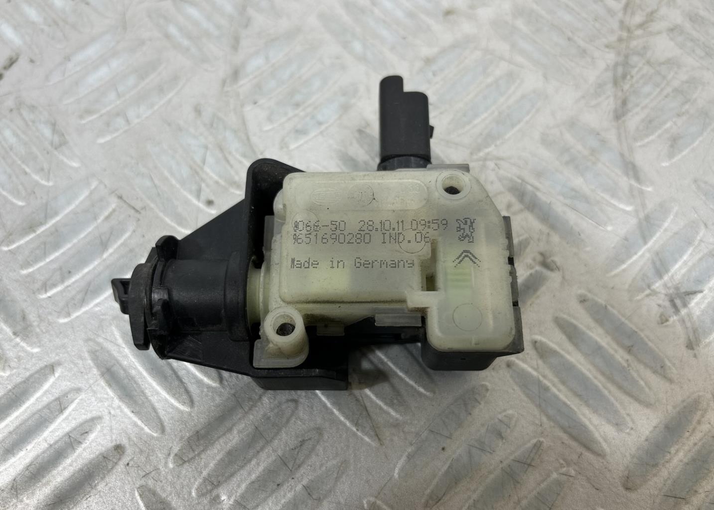 Attuatore chiavistello sportello carburante PEUGEOT 508 1 PHASE 1 Diésel - 1