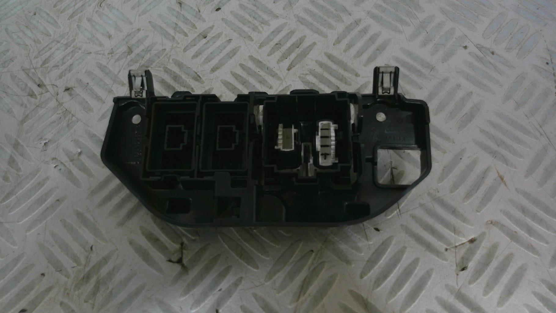 Bouton/Interrupteur RENAULT CLIO 4 PHASE 1 Diesel - 1