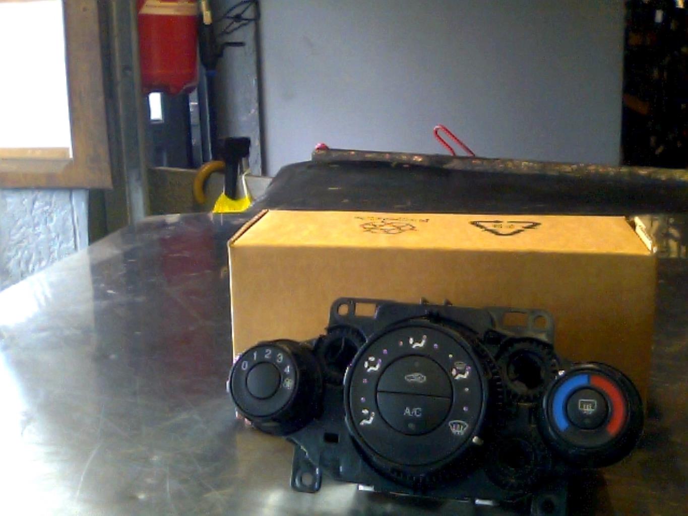 Commande chauffage FORD FIESTA 6  - 1