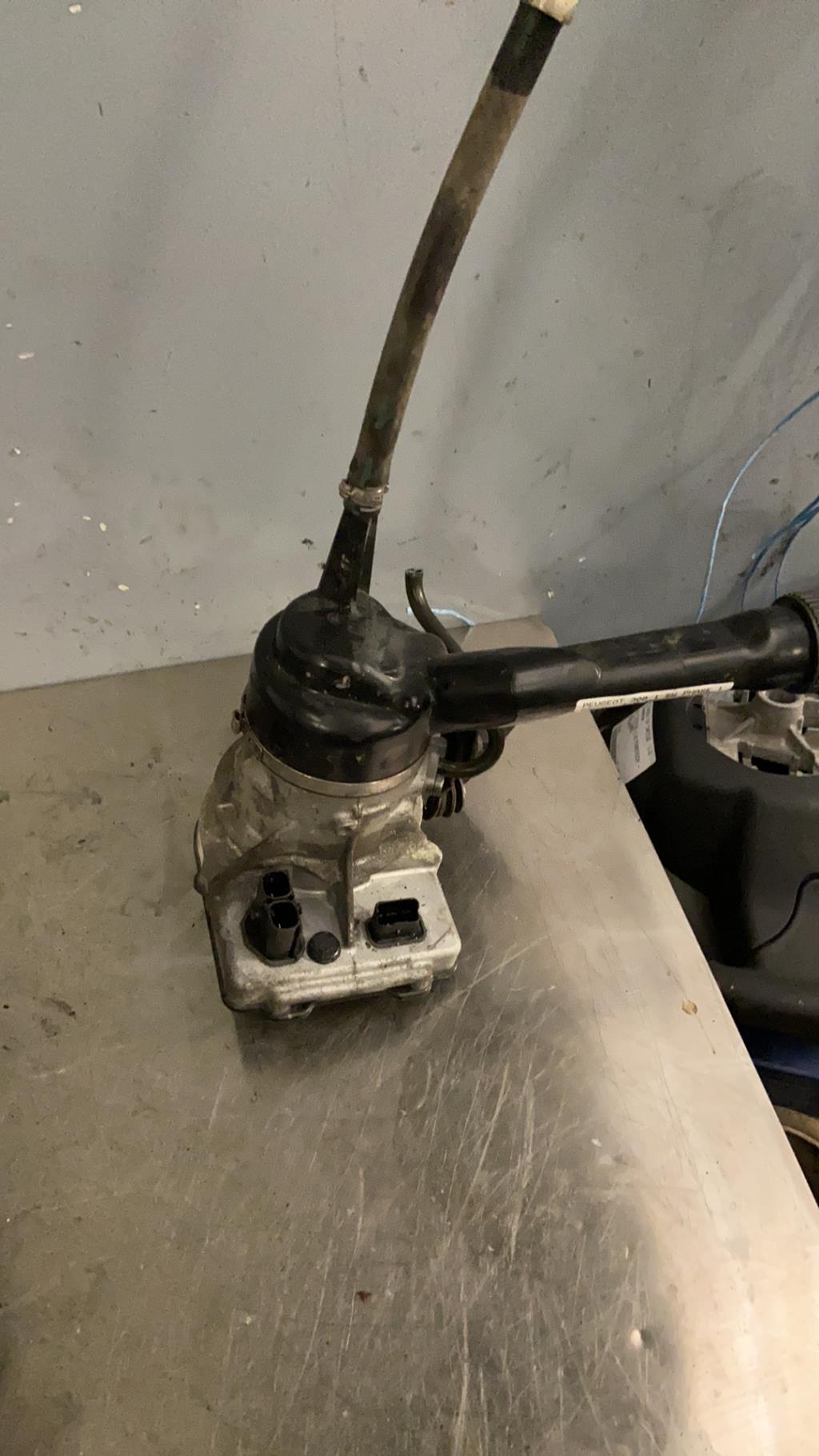 Pompe de direction PEUGEOT 308 1 SW PHASE 1 BREAK Essence - 1