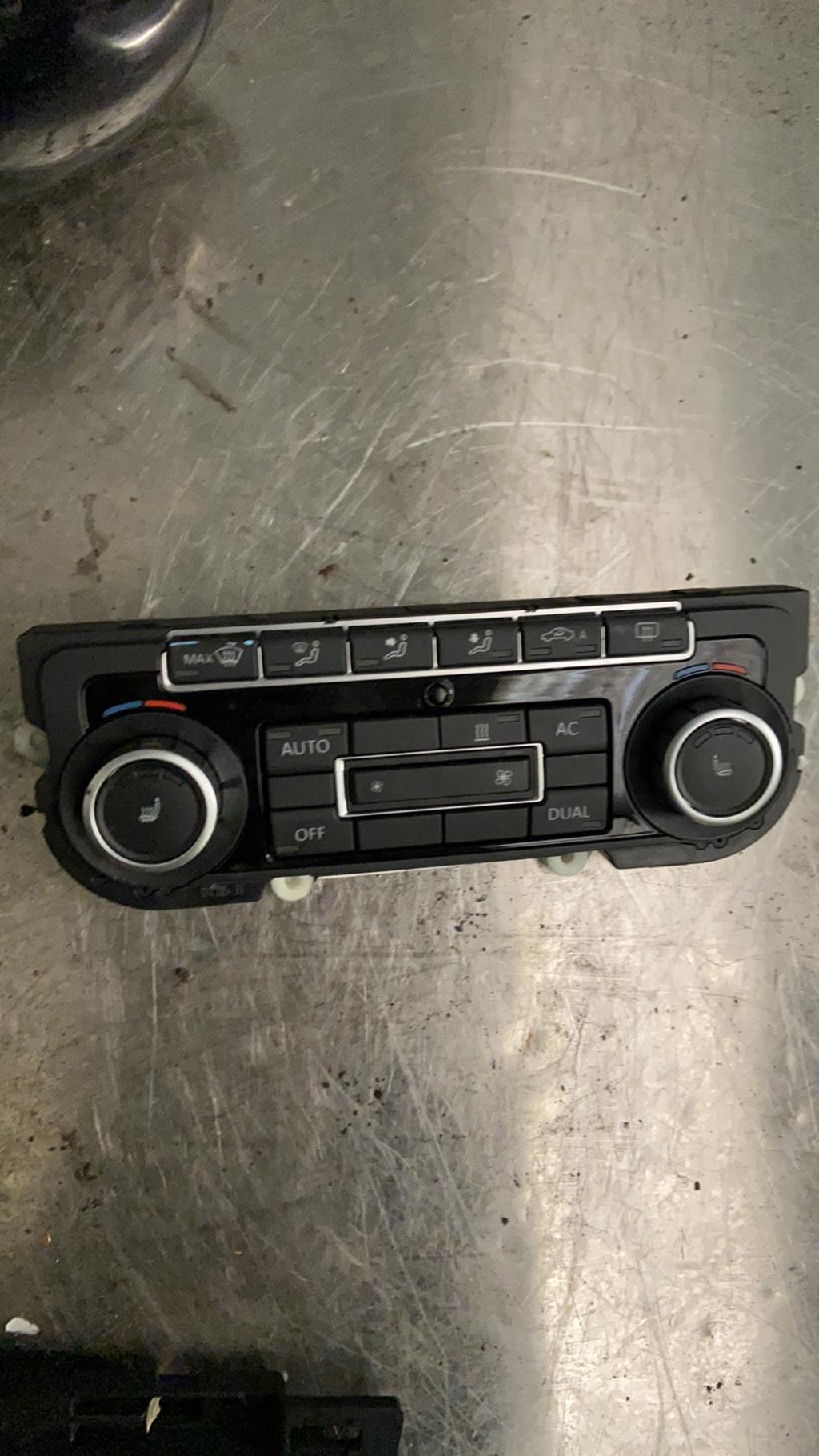 Commande chauffage VOLKSWAGEN GOLF 6 Essence - 1