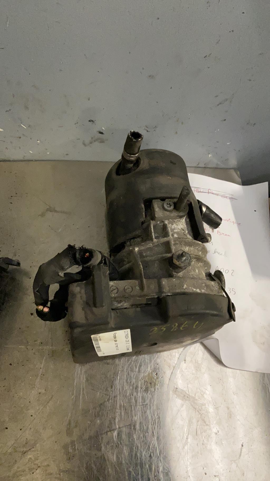 Pompe de direction CITROEN C5 2 Diesel - 1