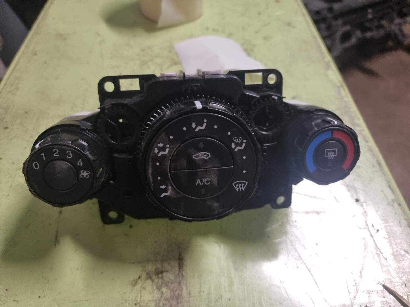 Commande chauffage FORD FIESTA 6 PHASE 1 Diesel - 1