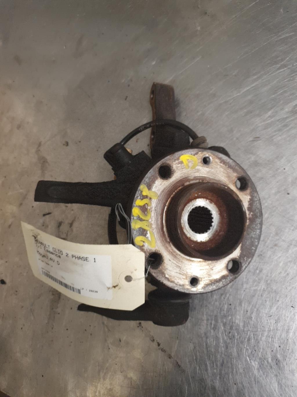 Moyeu avant droit RENAULT CLIO 2 PHASE 1 Essence - 1