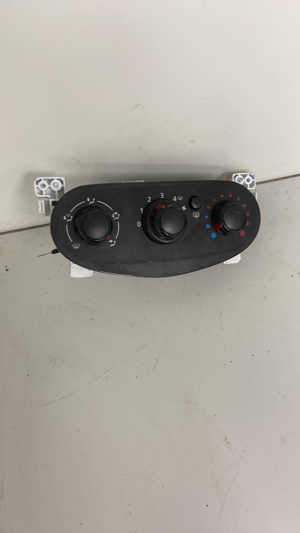 Commande chauffage DACIA SANDERO 2 PHASE 1 Essence - 1