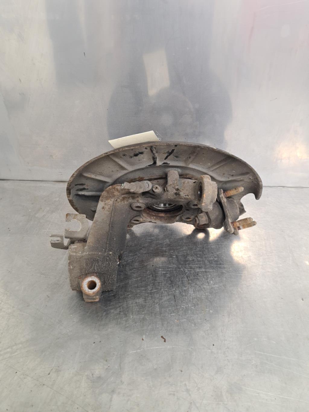 Moyeu avant droit VOLKSWAGEN GOLF PLUS PHASE 1 Diesel - 1