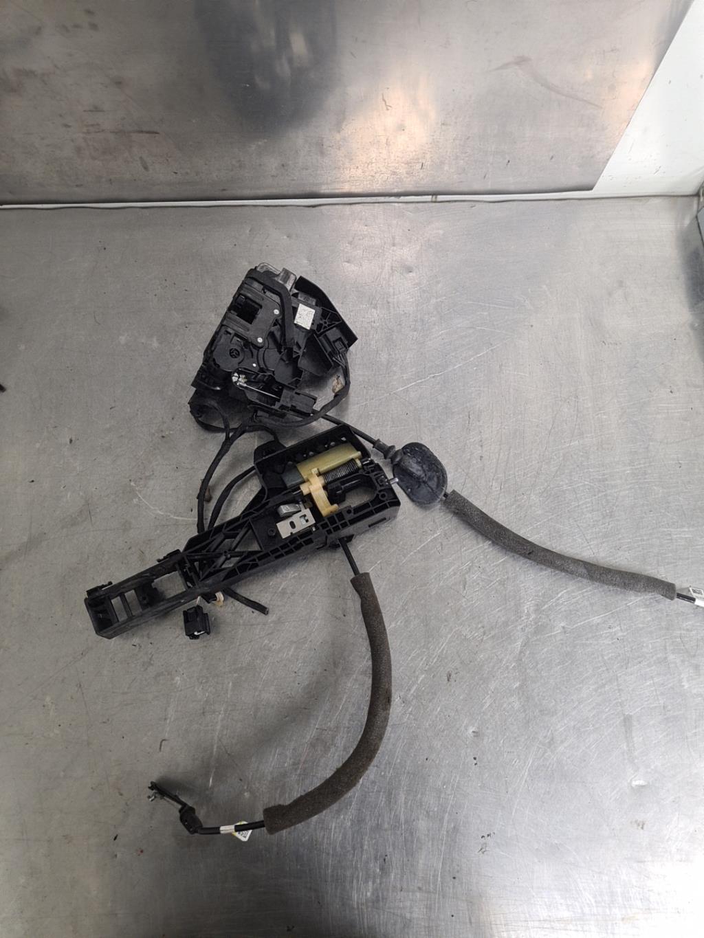 Serrure arriere gauche RENAULT MEGANE 4 PHASE 1 Essence - 1
