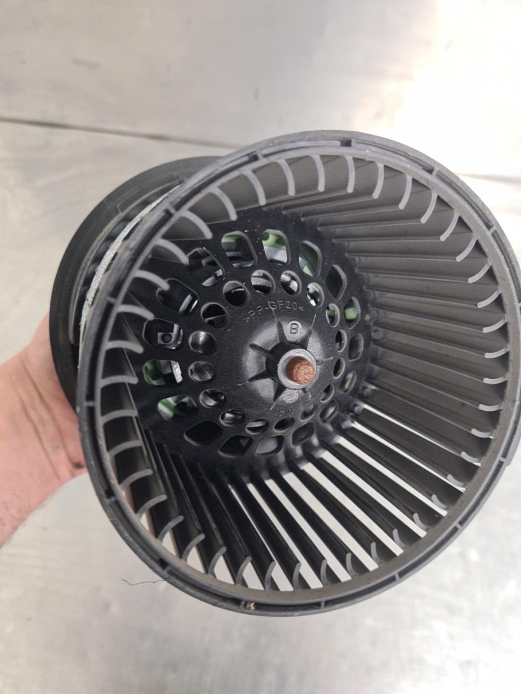 Pulseur d'air RENAULT CLIO 4 PHASE 1 BREAK Diesel - 1