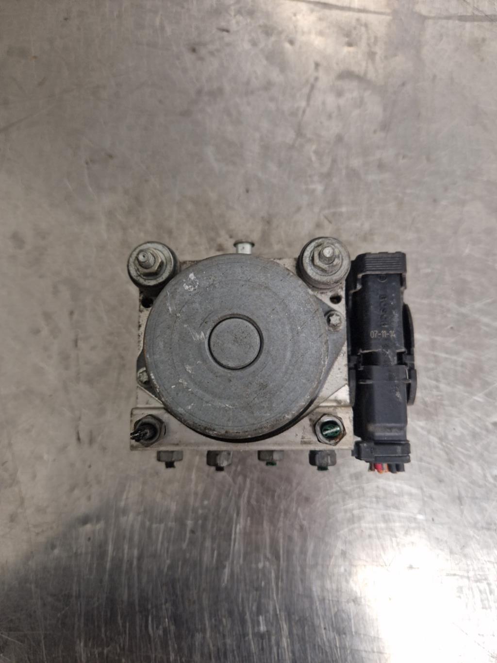 Bloc ABS (freins anti-blocage) RENAULT CLIO 3 PHASE 1 Essence - 1