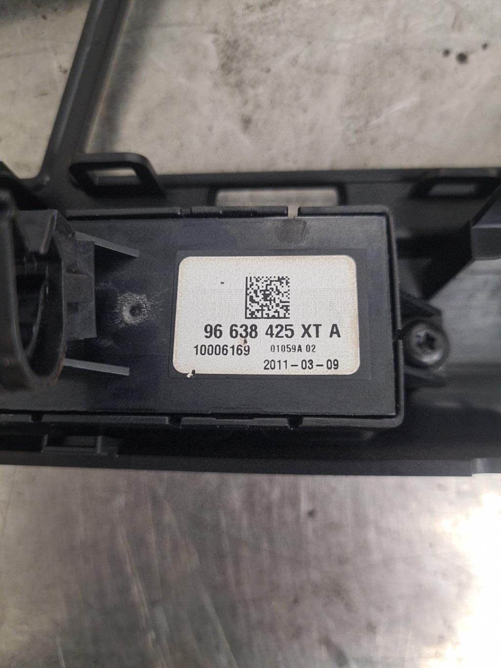 Bouton de warning PEUGEOT 3008 1 PHASE 1 Diesel - 1