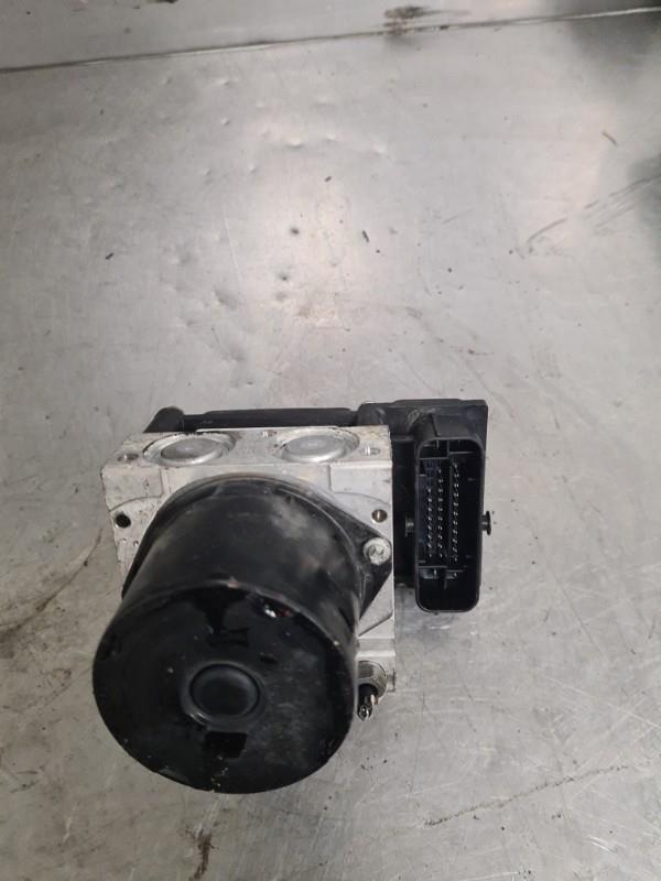 Bloc ABS (freins anti-blocage) VOLKSWAGEN FOX Essence - 1