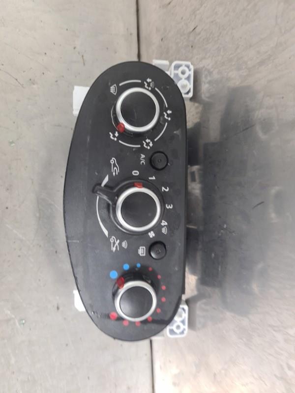Commande chauffage DACIA SANDERO 2 PHASE 2 Essence - 1