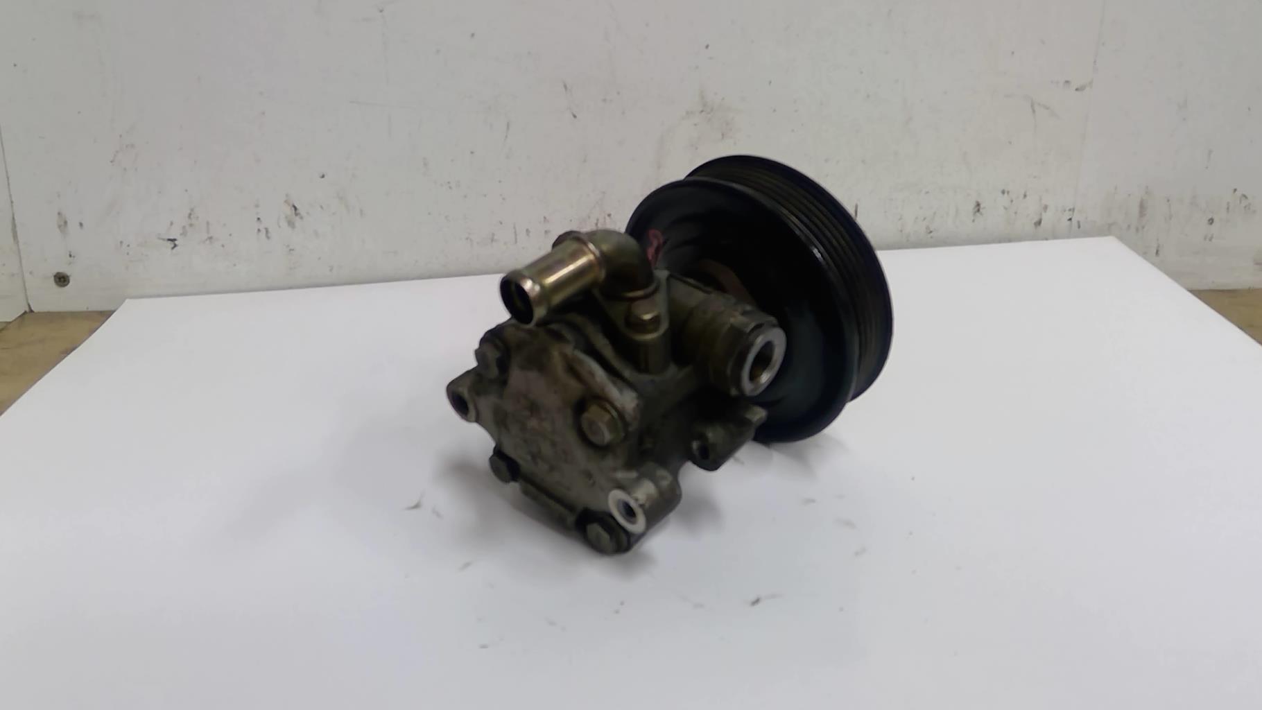 Pompe de direction VOLKSWAGEN GOLF 4 Essence - 1