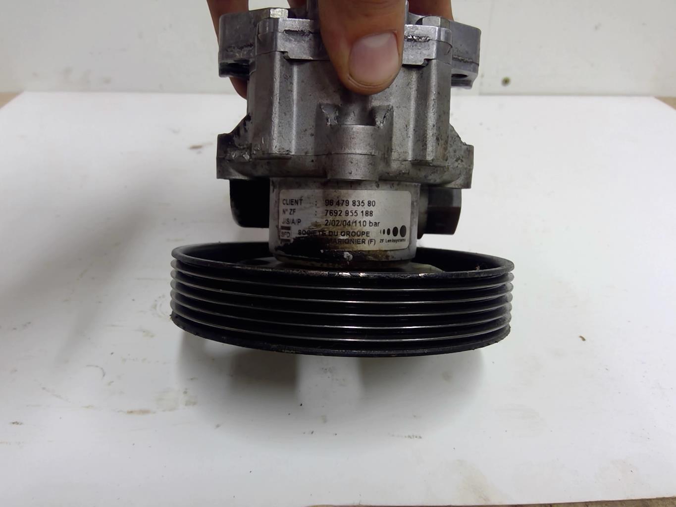 Pompe de direction CITROEN C8 Diesel - 1