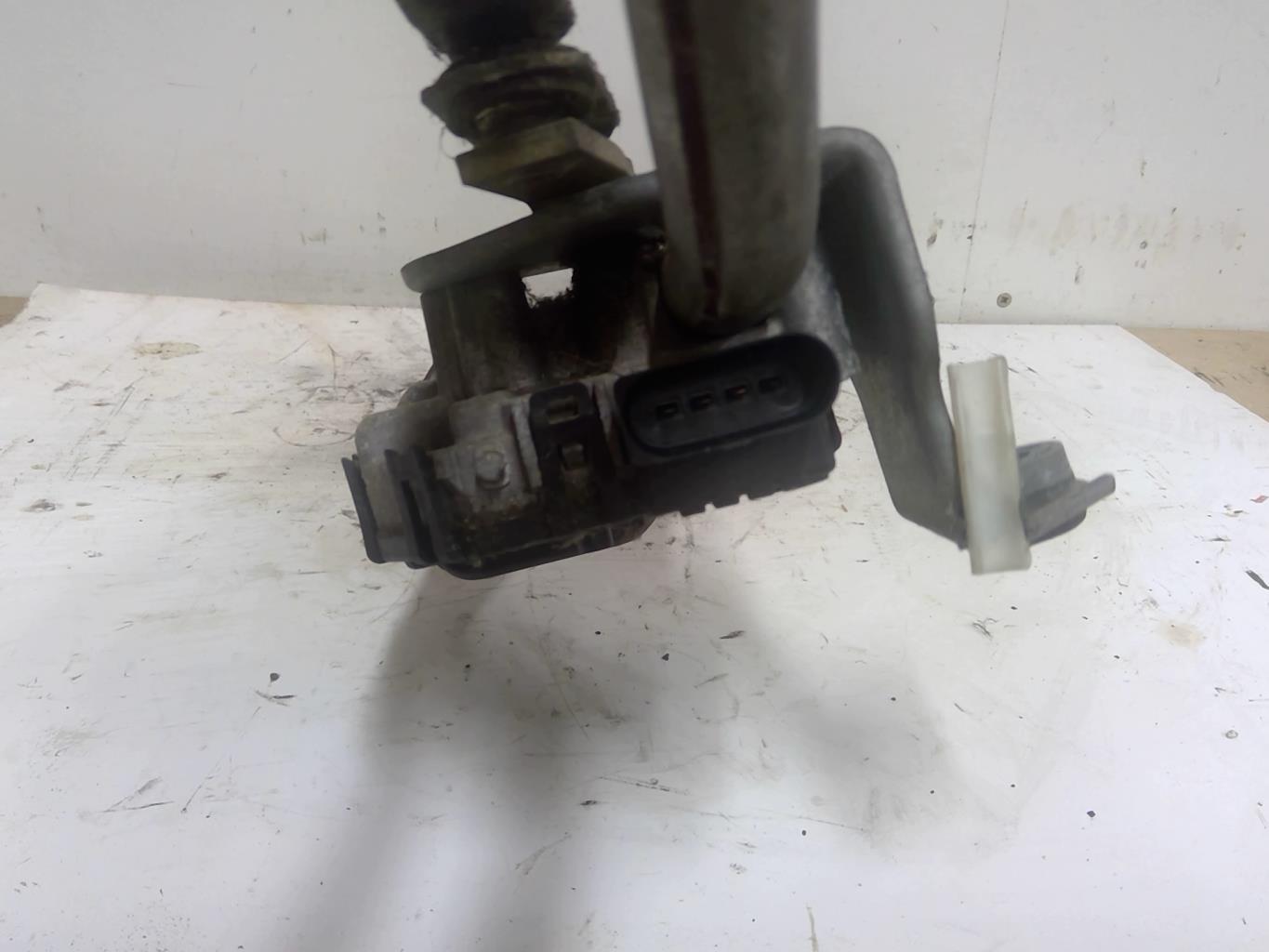 Moteur essuie glace avant AUDI A4 2 AVANT PHASE 1 BREAK Diesel - 1