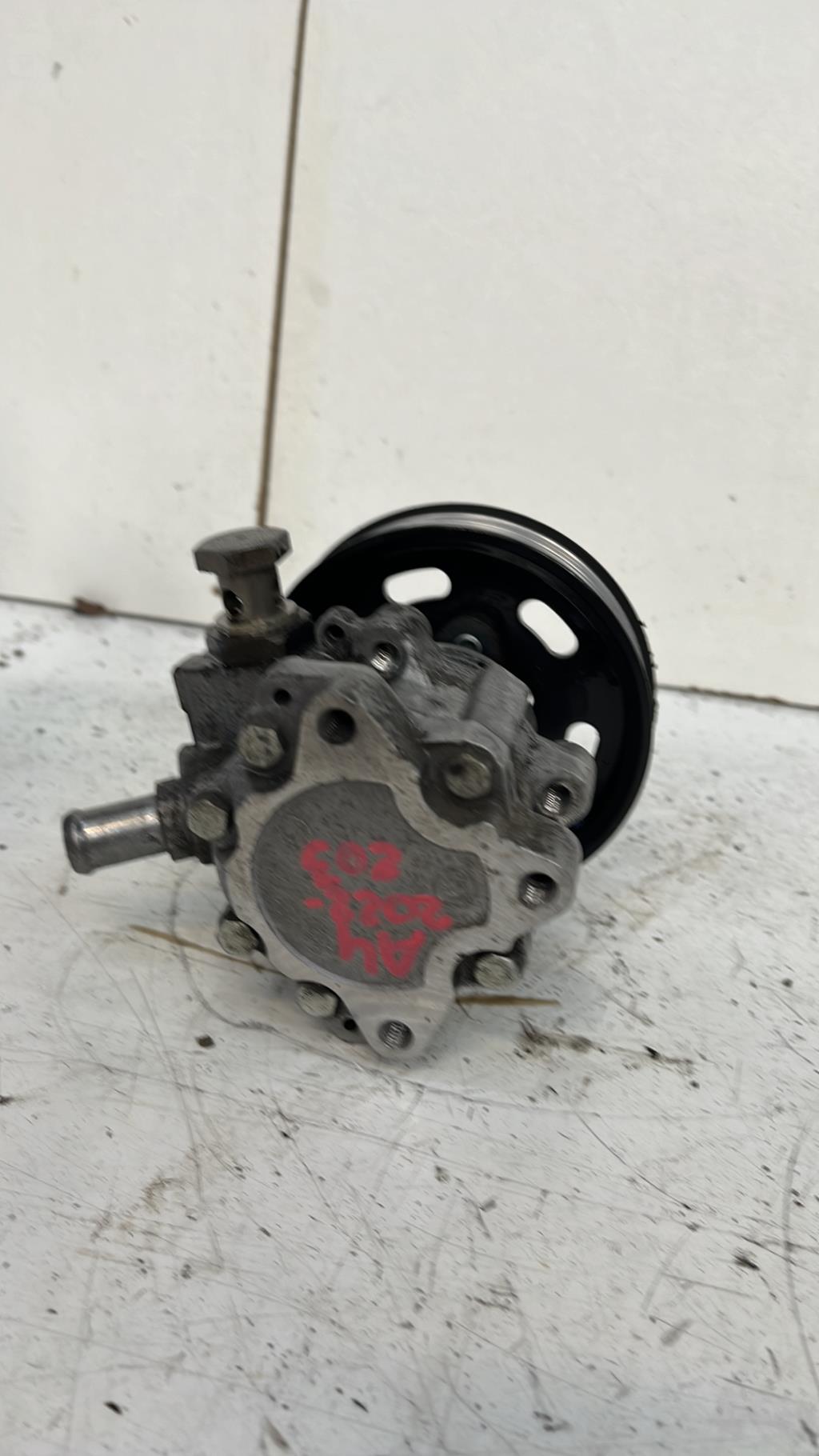 Pompe de direction AUDI A4 2 AVANT PHASE 1 BREAK Diesel - 1