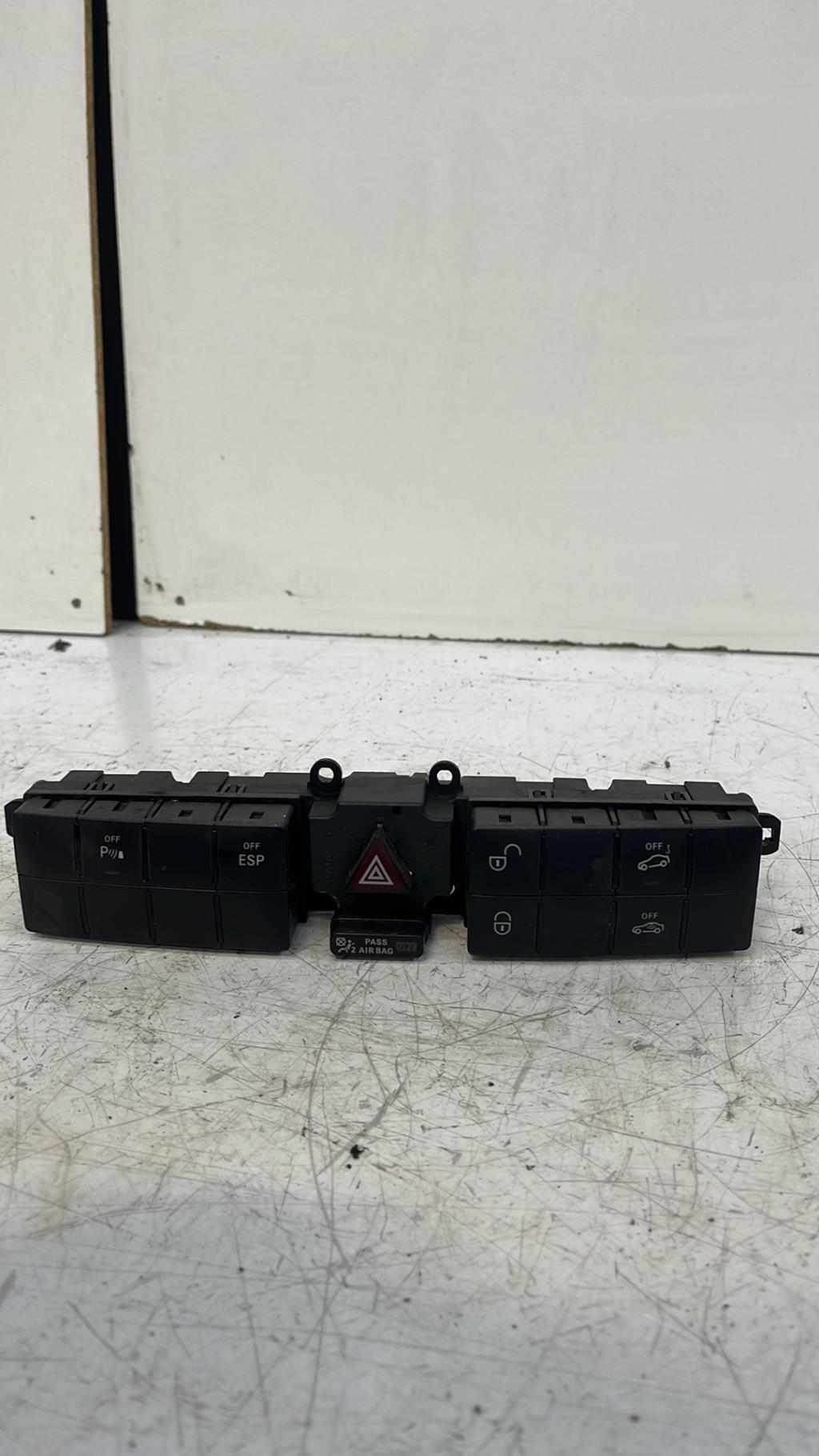 Bouton/Interrupteur MERCEDES CLASSE C 203 PHASE 2 BREAK Diesel - 1