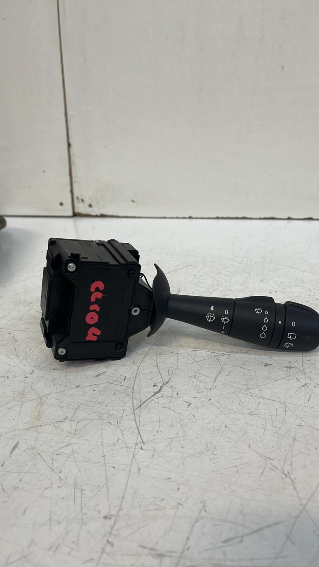 Commodo d'essuie glaces RENAULT CLIO 4 PHASE 2 Diesel - 1