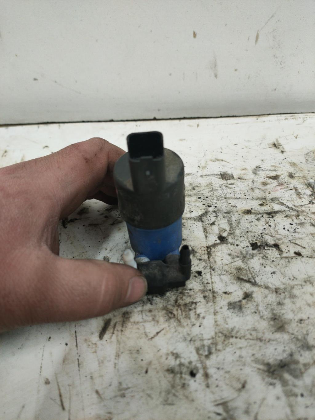 Pompe lave glace avant RENAULT TWINGO 3 PHASE 1 Essence - 1