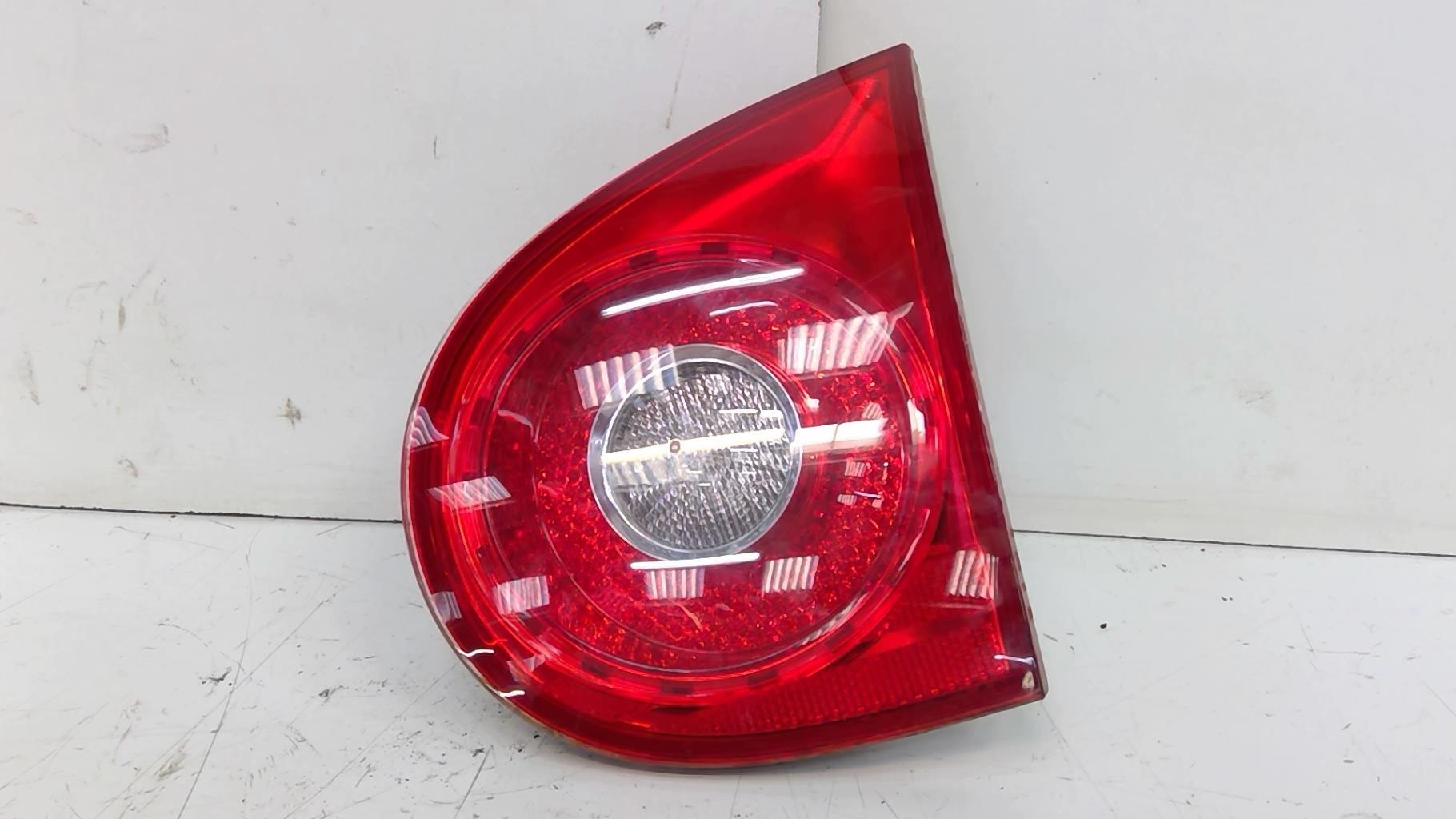Feu arriere secondaire droit (feux) VOLKSWAGEN GOLF 5 Diesel - 1