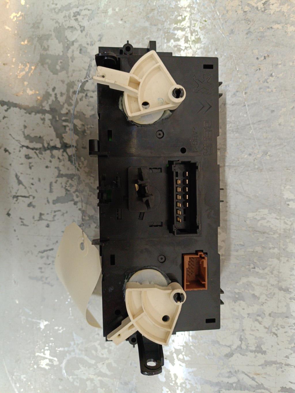 Commande chauffage CITROEN C3 2 PHASE 2 Essence - 1