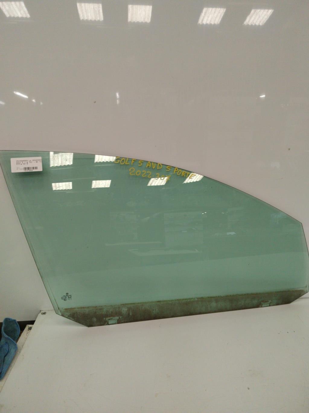Vitre avant droit VOLKSWAGEN GOLF 5 Diesel - 1