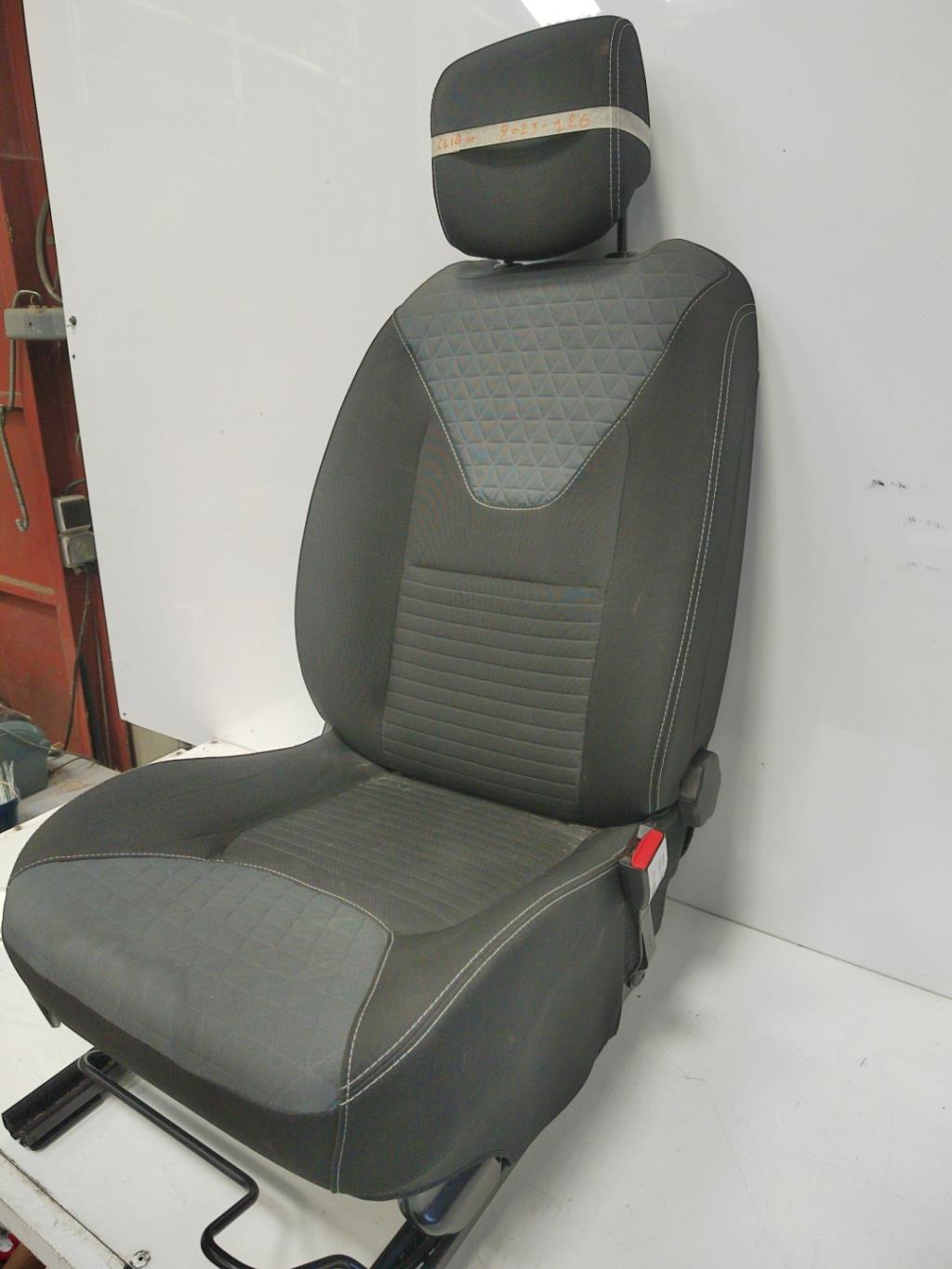 Siege avant droit RENAULT CLIO 4 PHASE 1 Diesel - 1