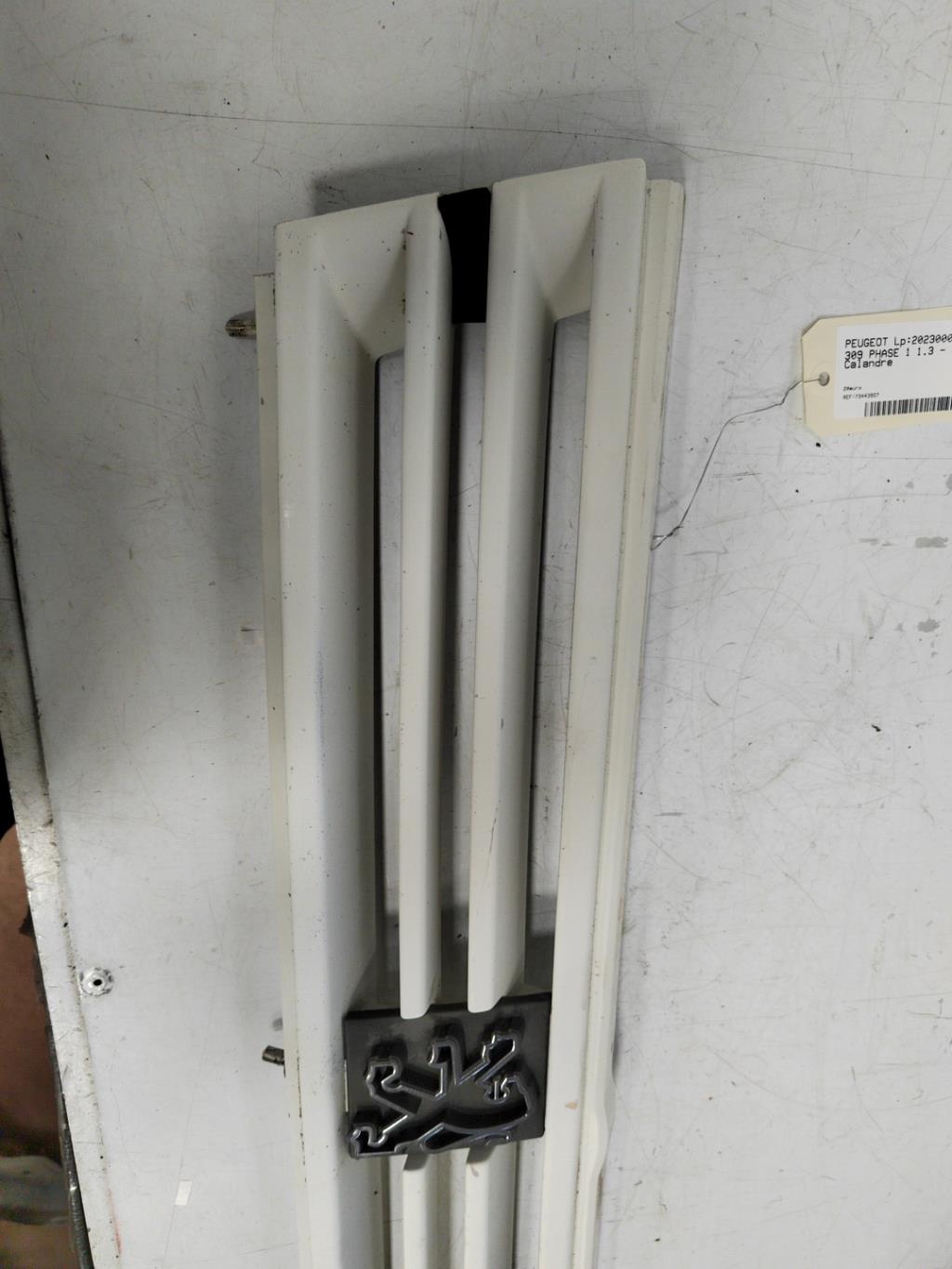 Calandre PEUGEOT 309 PHASE 1 Essence - 1