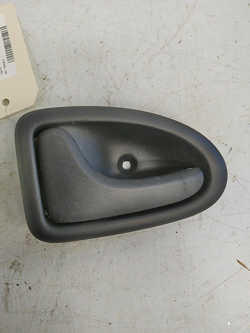 Poignee interieur avant gauche RENAULT CLIO 2 PHASE 2 Diesel - 1