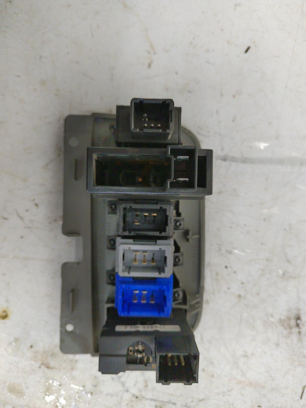 Bouton/Interrupteur RENAULT SCENIC 1 PHASE 2 Essence - 1