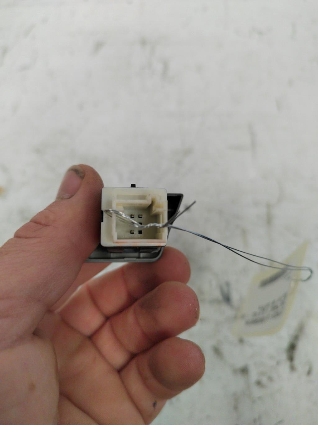 Bouton de coffre CITROEN DS5 PHASE 1 Diesel - 1