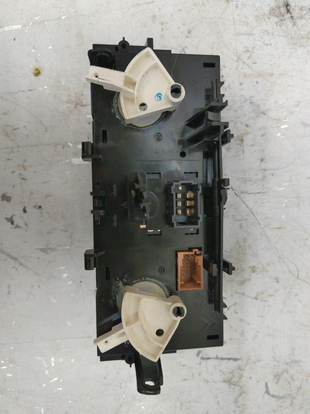 Commande chauffage CITROEN C3 2 PHASE 2 Essence - 1