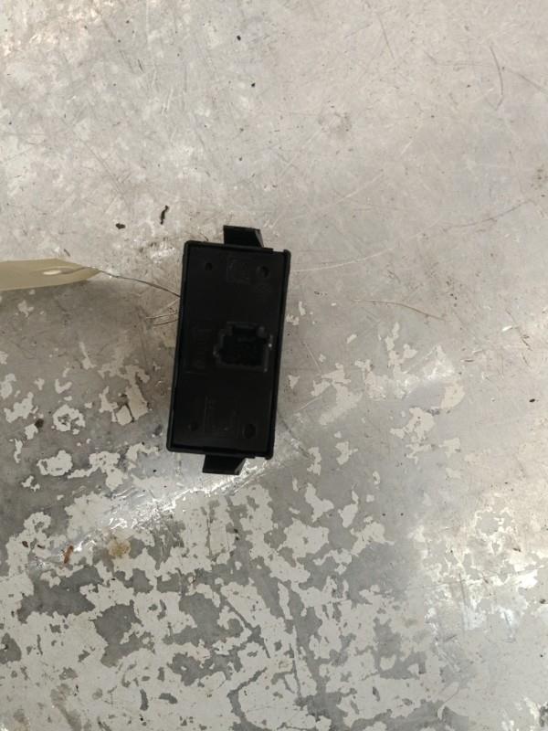 Bouton de warning RENAULT KANGOO 2 PHASE 2 Essence - 1