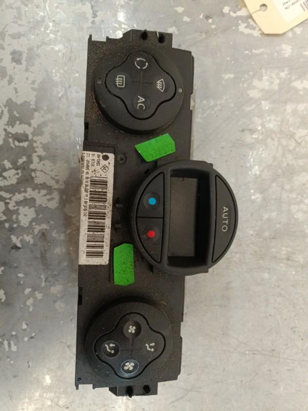Commande chauffage RENAULT MEGANE 2 PHASE 1 Essence - 1