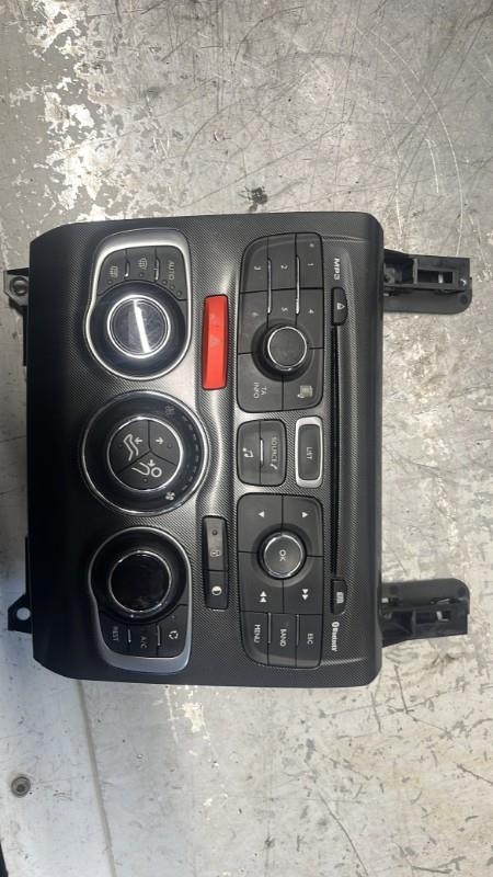 Commande chauffage CITROEN C4 2 PHASE 1 Essence - 1