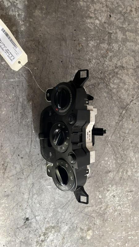 Commande chauffage MAZDA 2 2 PHASE 1 Essence - 1
