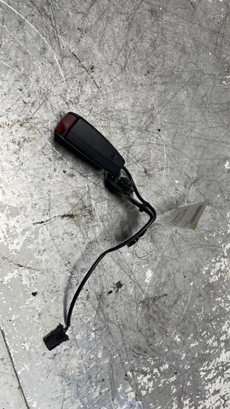 Attache ceinture arriere gauche AUDI A1 1 PHASE 2 Diesel - 1