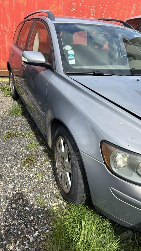Volant VOLVO V 50 PHASE 1 BREAK Diesel - 1